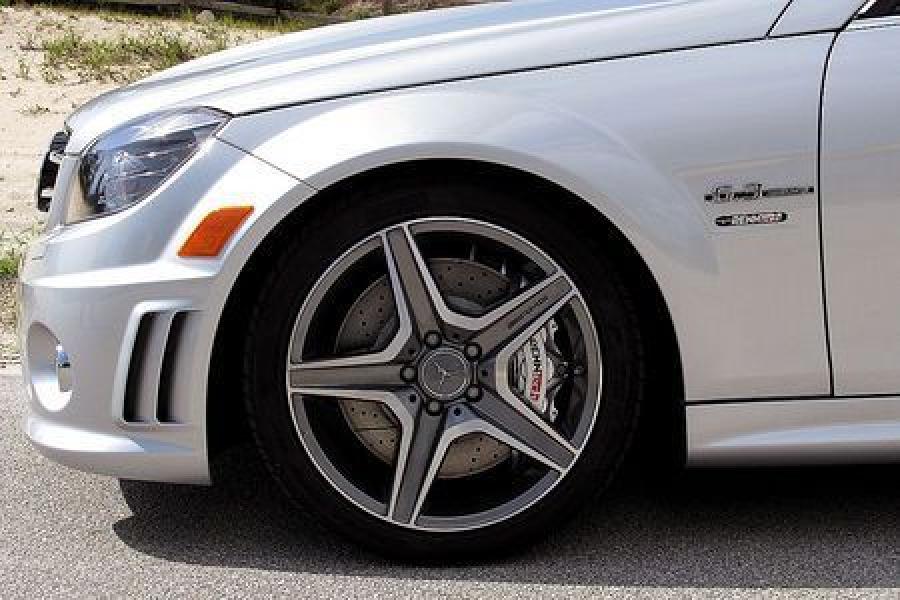  Mercedes-Benz C63 AMG by RENNtech 2008 года  (фото 6 из 13)
